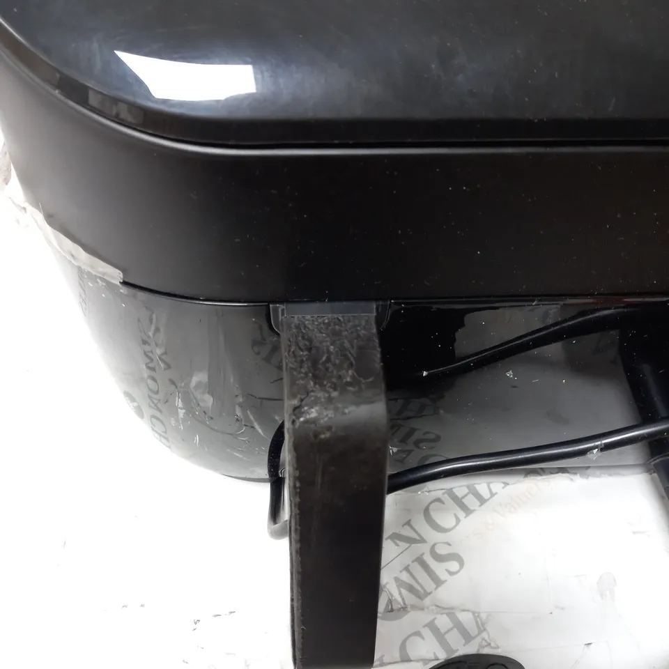 INSTANT AIRFRYER