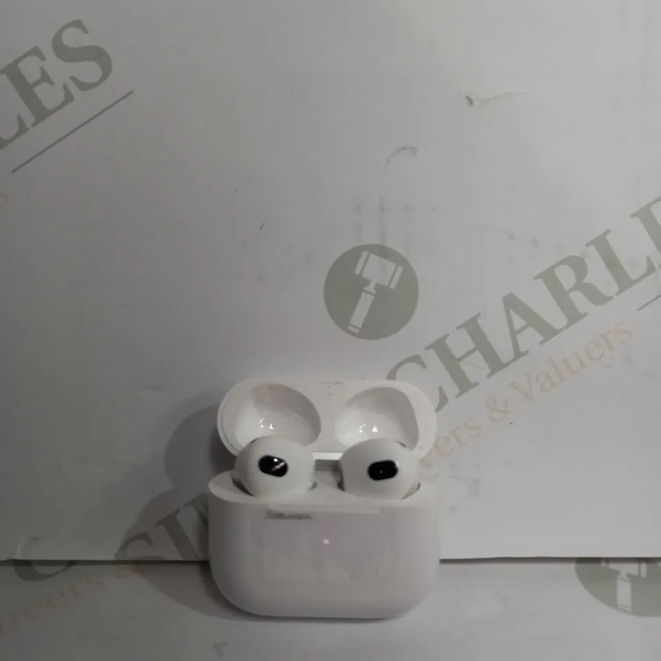 APPLE AIR PODS PROS GEN 3