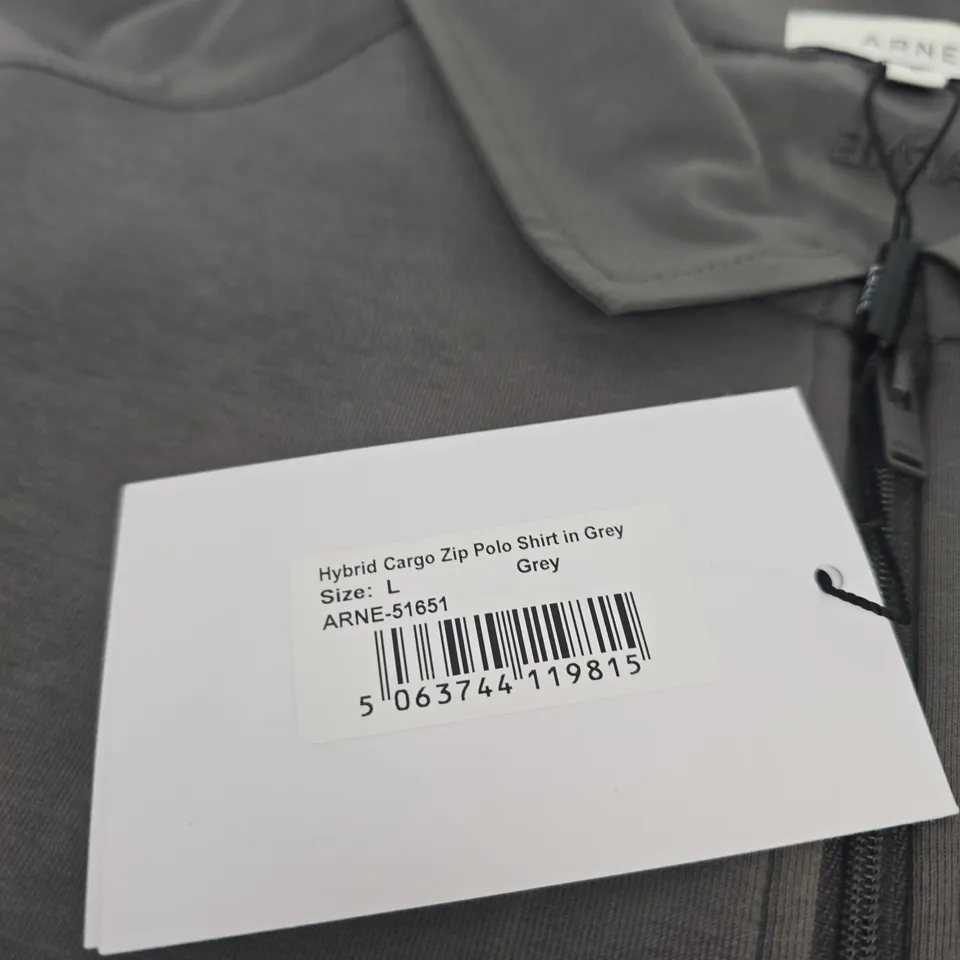 ARNE HYBRID CARGO ZIP POLO SHIRT IN GREY – SIZE L