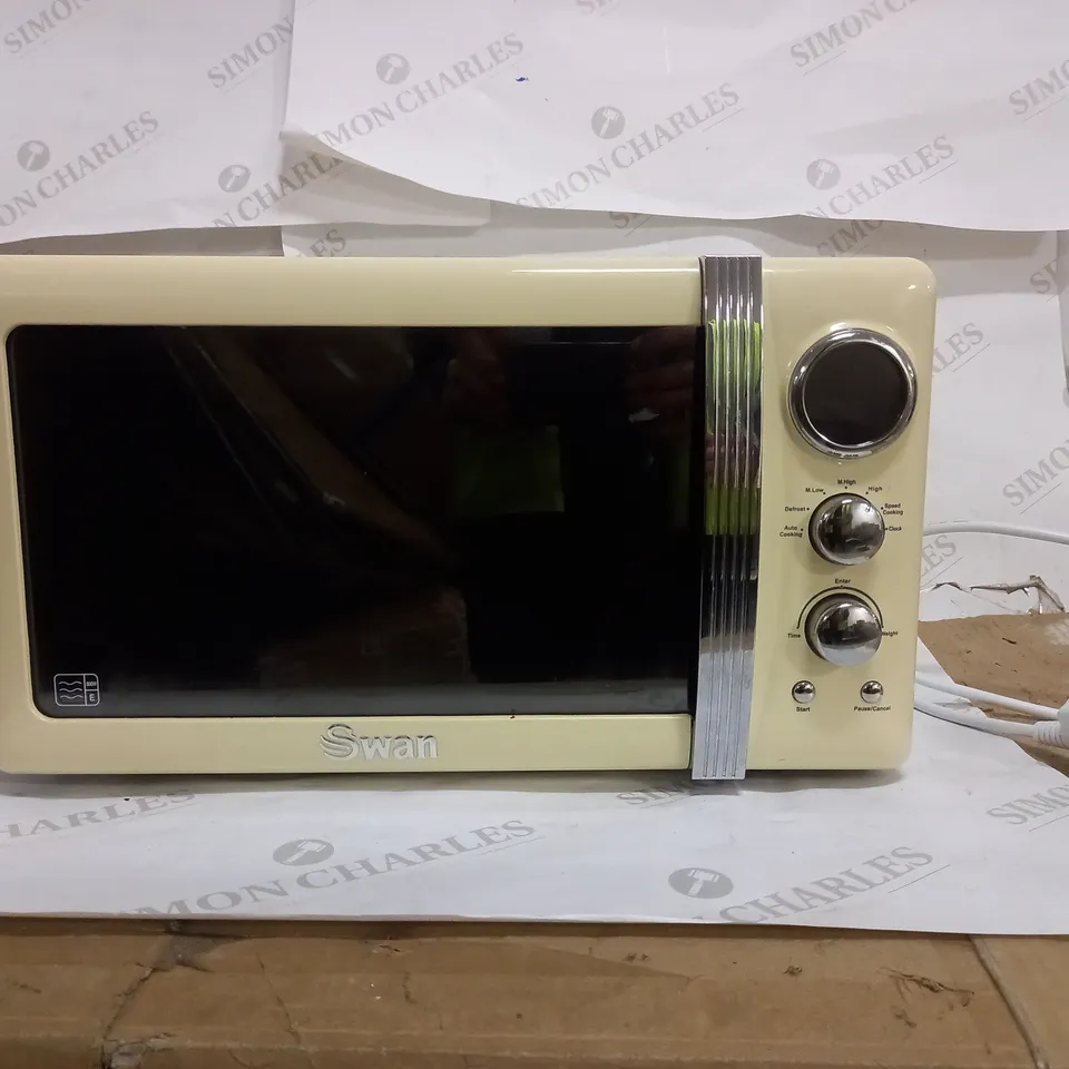 SWAN RETRO 800W MICROWAVE - CREAM