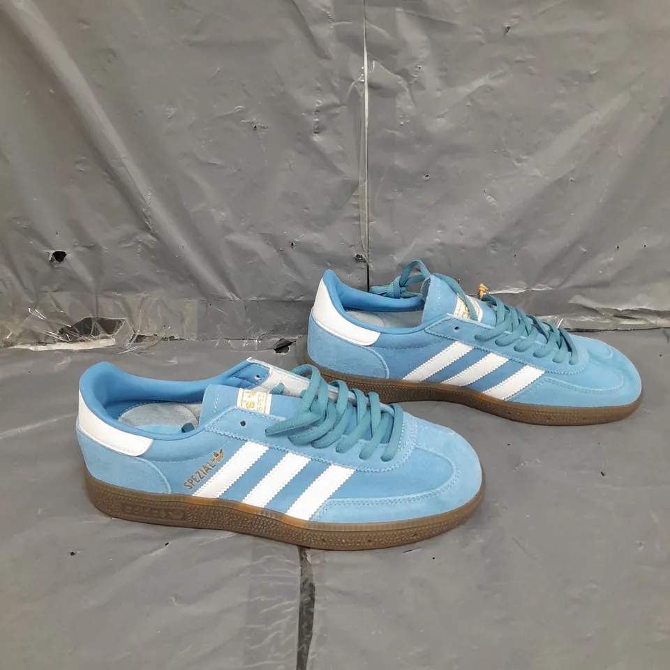 UNBOXED PAIR OF ADIDAS SPEZIAL IN BLUE SIZE UK 7 1/2