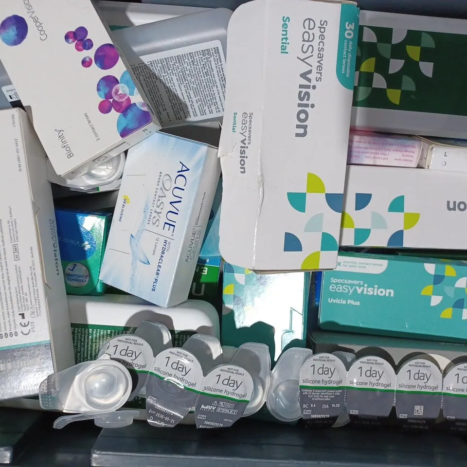 APPROXIMATELY 20 ASSORTED HOUSEHOLD ITEMS TO INCLUDE EASYVISION CONTACT LENSES, EYEXPERT NATURAL CONTACT LENSES, ETC