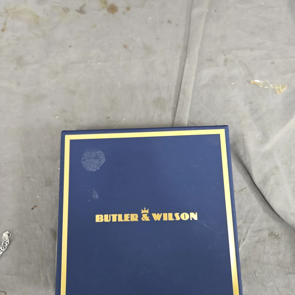 BUTLER & WILSON CRYSTAL & BLACK BEAD NECKLACE WITH FLORAL CENTRE – BOXED