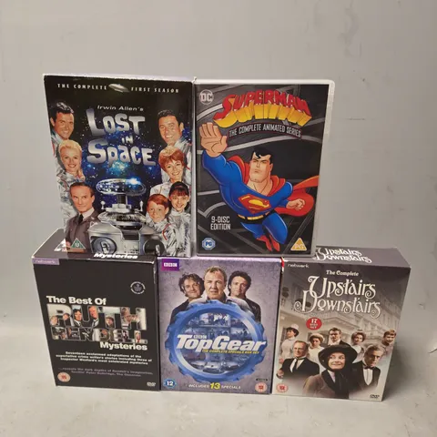 TOTE OF APPROXIMATELY 16 ASSORTED DVD'S TO INCLUDE - SUPERMAN , UPSTAIRS DOWNSTAIRS , BBC TOP GEAR 13 SPECIALS ETC