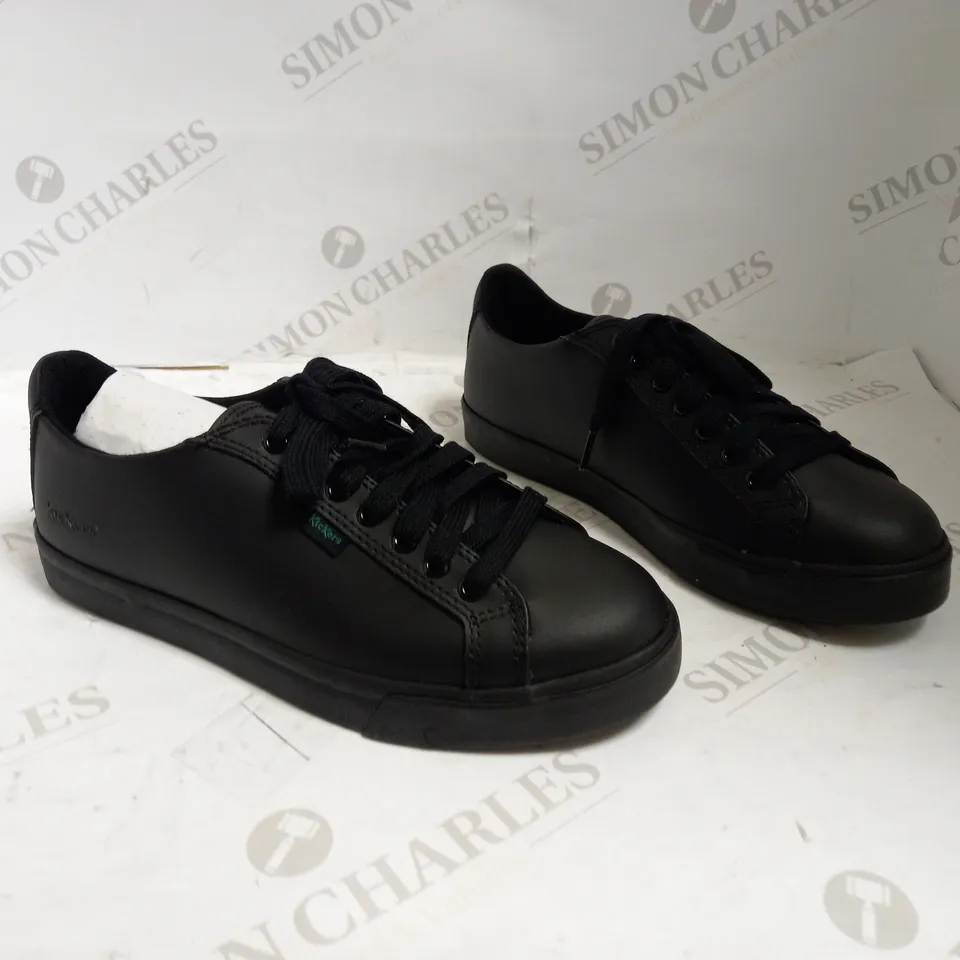 KICKER TOVNI LACER LEATHER BLACK - SIZE 38