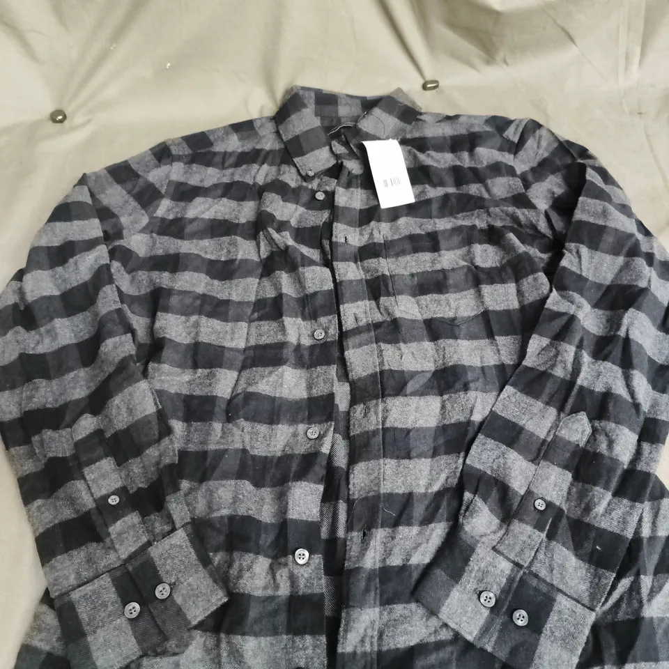 FRENCH CONNECTION MEN’S CHARCOAL MELANGE CHECK FLANNEL SHIRT – SIZE L (52CZC0104)