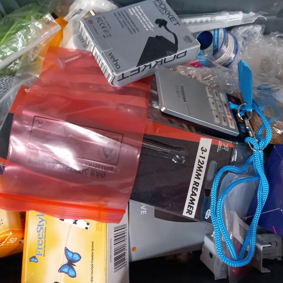 LOT OF APPROXIMATELY 10 ASSORTED HOUSEHOLD ITEMS TO INCLUDE GORILLA EPOXY, STAMP PAD, TAPE MEASURE, ETC