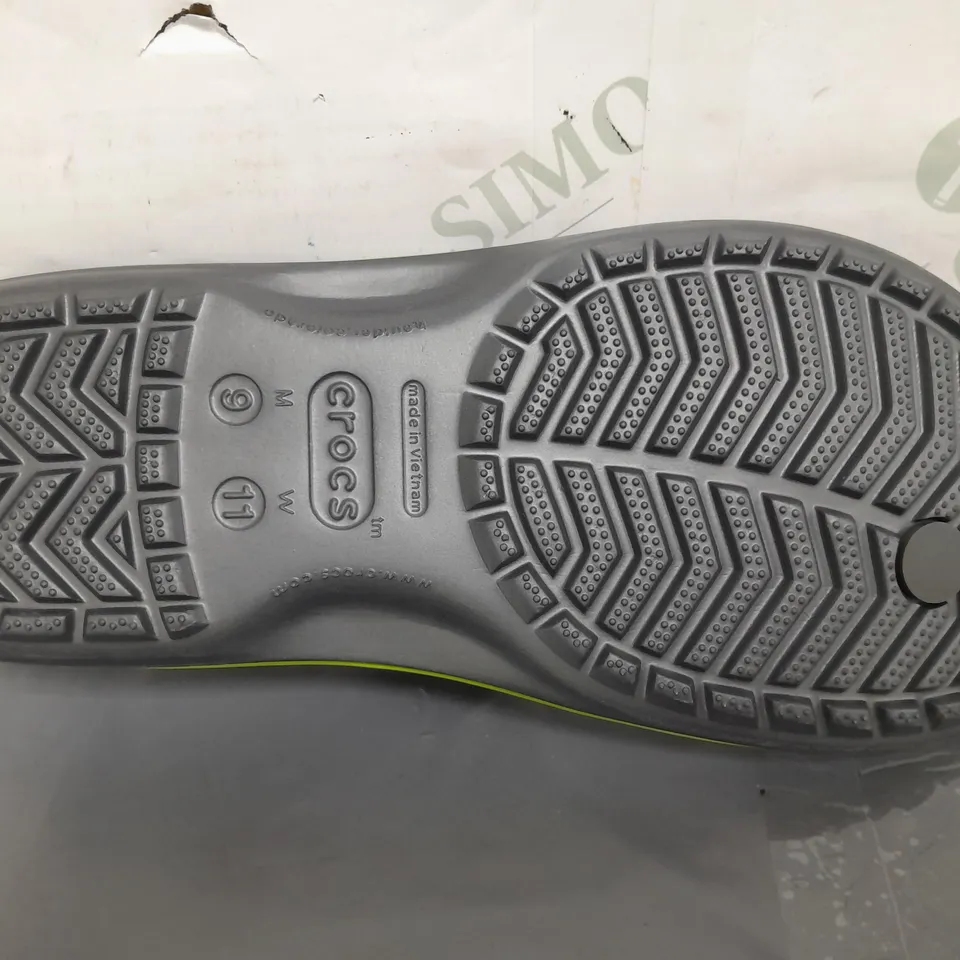 PAIR OF CROCS CROCBAND FLIP FLOPS IN GREY/LIME UK SIZE M8/W9
