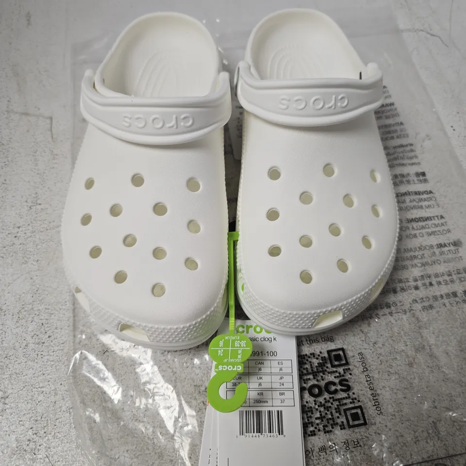Crocs Classic Clog Kids – White, UK 5 (EU 37) – with tags