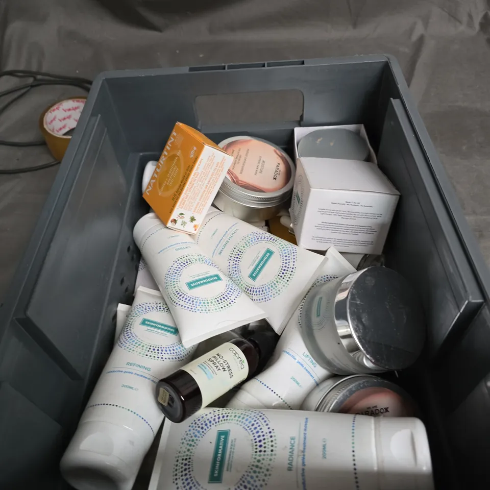 TOTE OF APPROXIMATELY 20 ASSORTED HEALTH/BEAUTY ITEMS TO INCLUDE: EYE REPAIR TREATMENT AND NECK ARMOUR