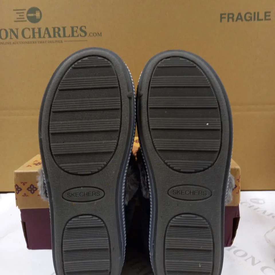 BOXED PAIR SKECHERS COZY SLIPPERS - CHARCOAL - UK SIZE 3.5