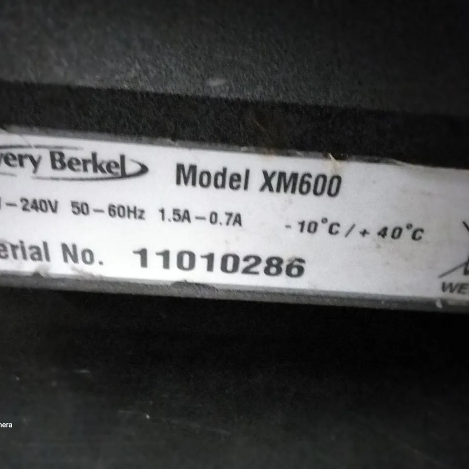 AVERY BERKEL XM600 LABEL AND RECEIPT PRINTING SCALES