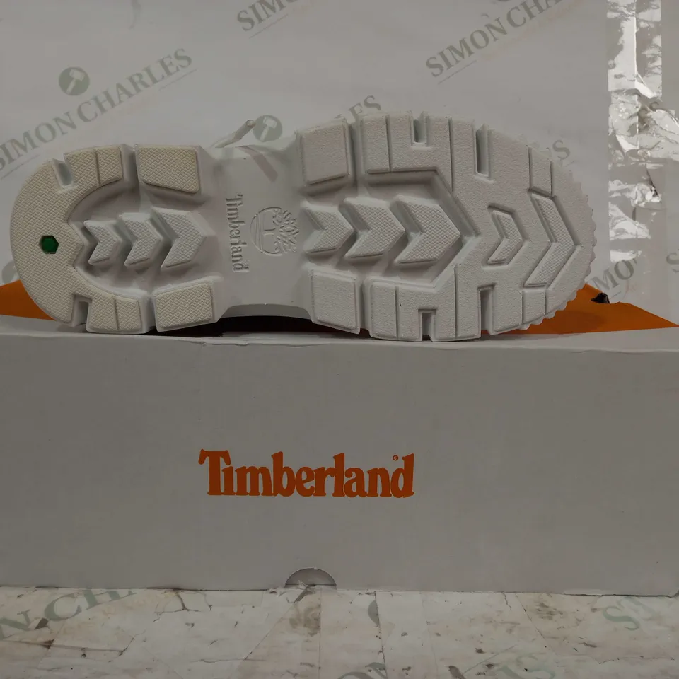 BOXED PAIR OF TIMBERLAND GREYFIELD CANVAS BOOTS IN WHITE UK SIZE 4