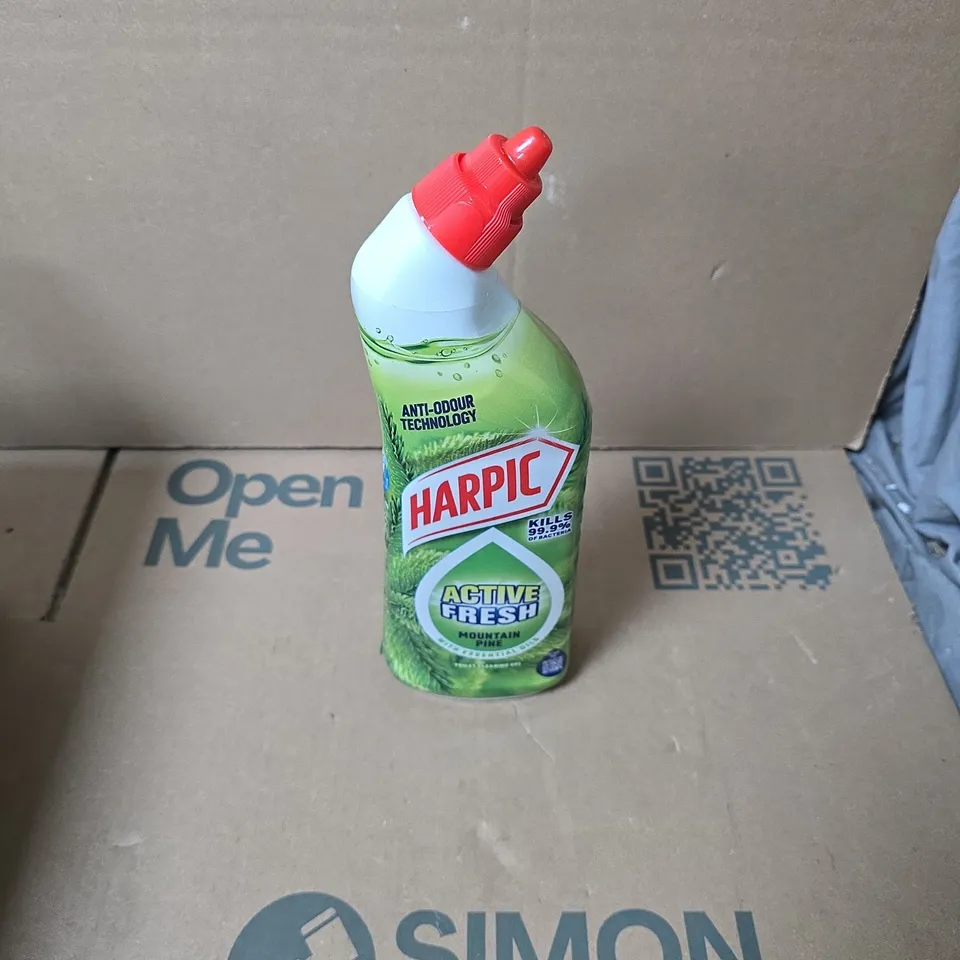 APPROXIMATELY 12 ASSORTED HOUSEHOLD LIQUIDS INCLUDING HARPIC ACTIVE FRESH , EASY AQUA BLEACH AND ECO VER FABRIC SOFTENER