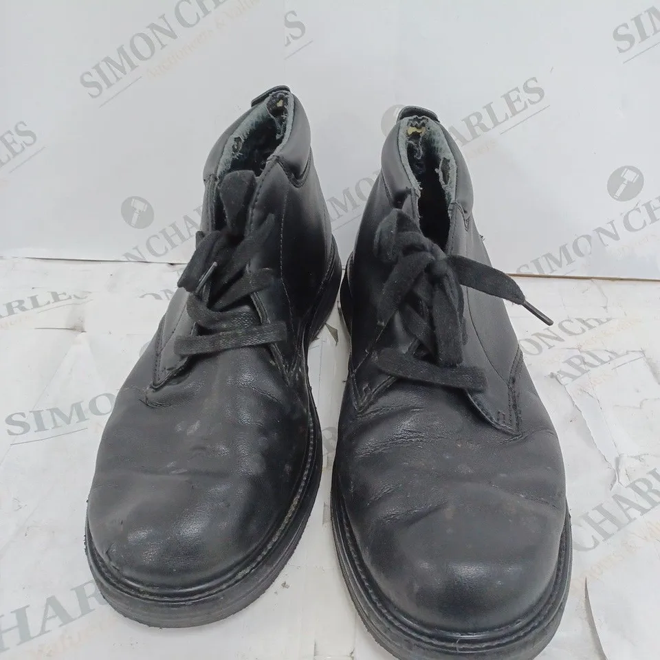 SKETCHERS MENS LEATHER BOOT SIZE 8