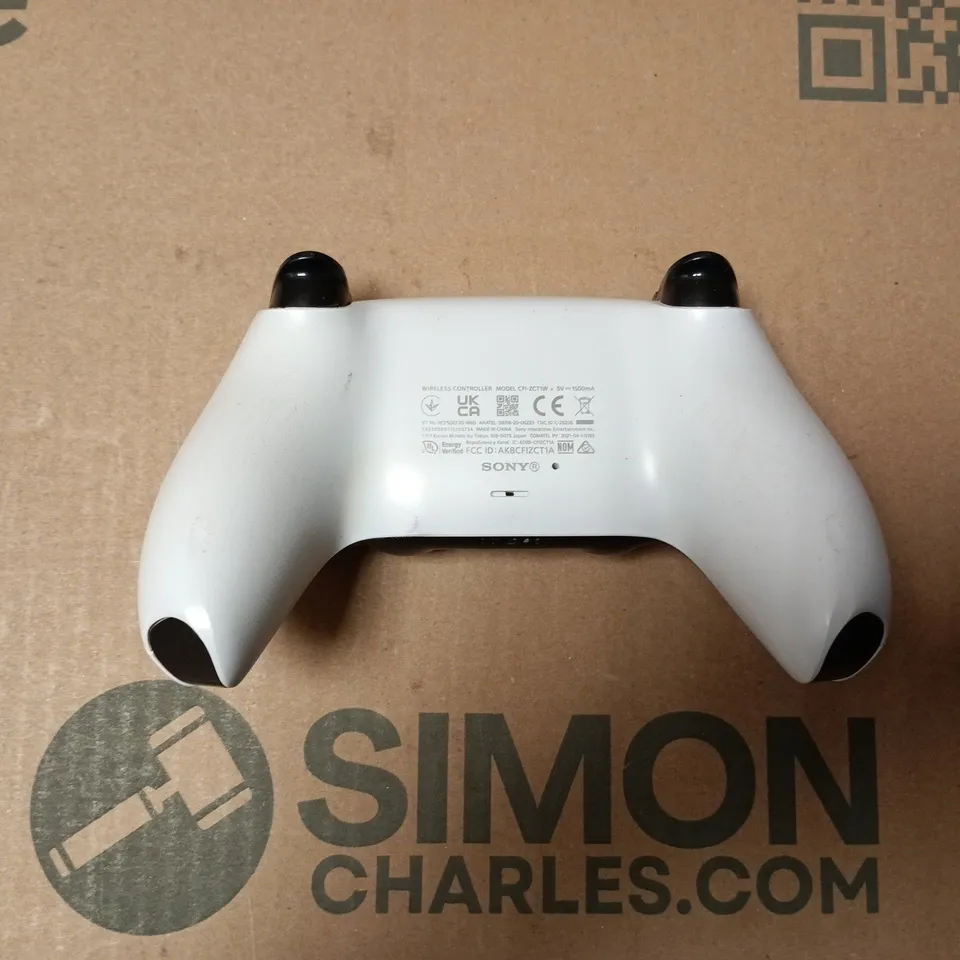SONY PS5 CONTROLLER IN WHITE (CFI-ZCT1W)
