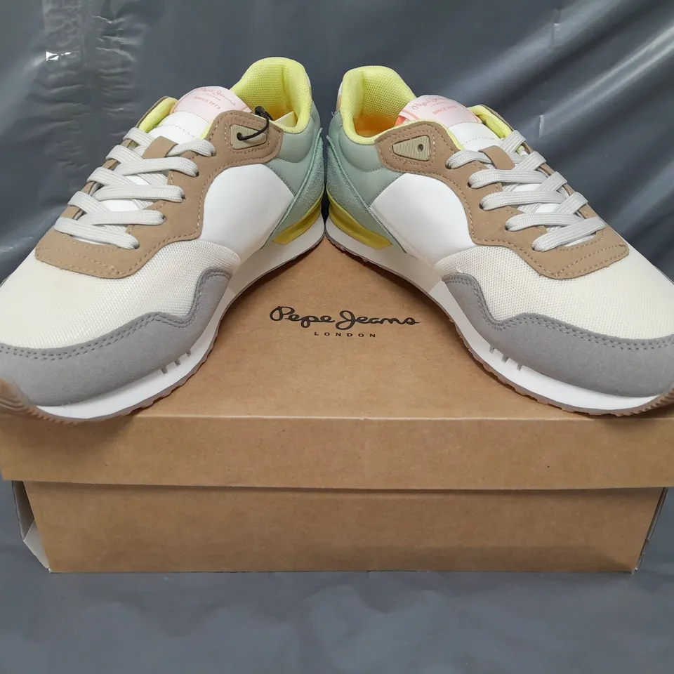 BOXED PAIR OF PEPE JEANS TRAINERS IN MULTI EU SIZE 40