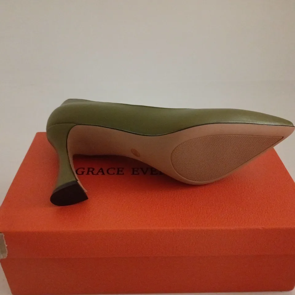 GRACE EVERY STEP GREEN HIGH HEELED SHOES SIZE 37.5 BOXED