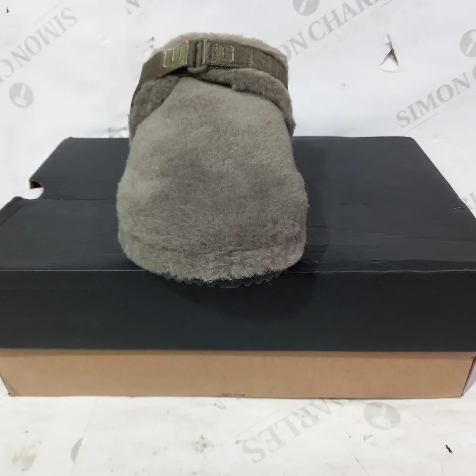 BOXED PAIR OF UGG SLIPPERS IN OLIVE UK SIZE 7