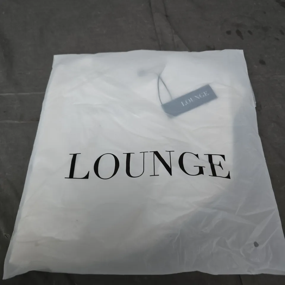 LOUNGE ESSENTIAL SHORT SLEEVE FITTED T-SHIRT – WHITE