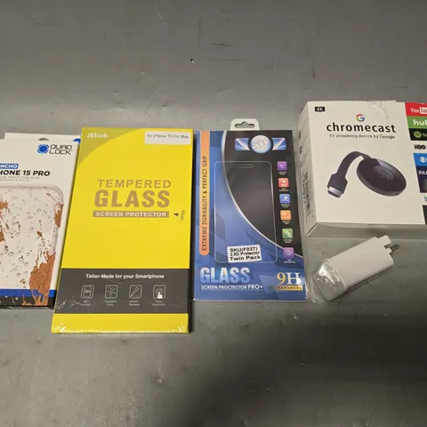 TOTE OF APPROXIMATELY 15 ASSORTED ITEMS TO INCLUDE - USB WALL PLUG , SCREEN PROTECTOR , QUAD LOCK IPHONE 15 PRO ETC 