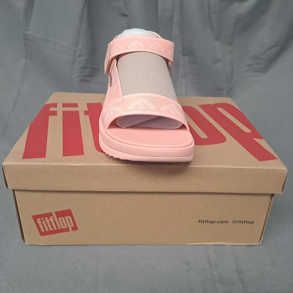 BOXED PAIR OF FITFLOP OPEN TOE BACK-STRAP SANDALS IN PINK UK SIZE 6