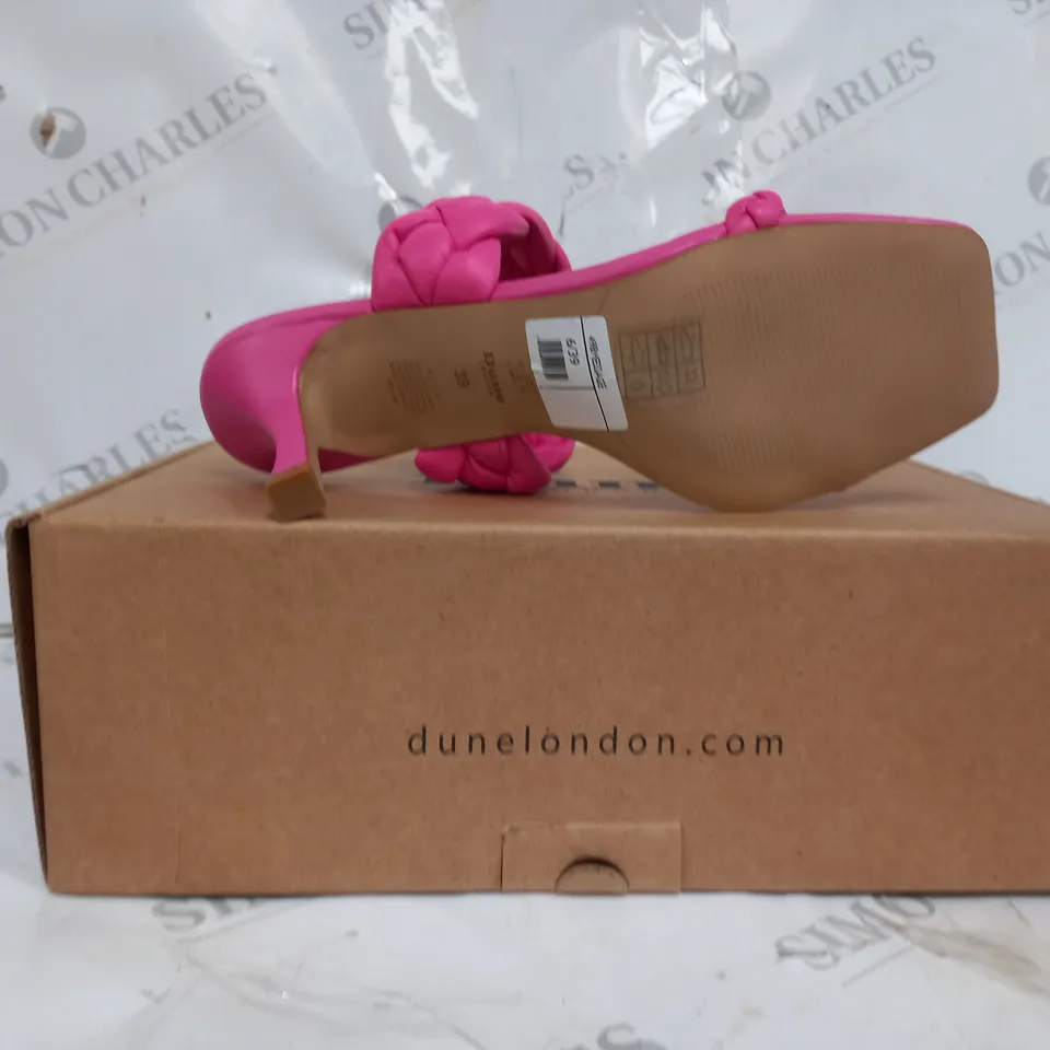BOXED PAIR OF DUNE LONDON PINK LEATHER PLAITED MID HEEL MULE IN SIZE 6
