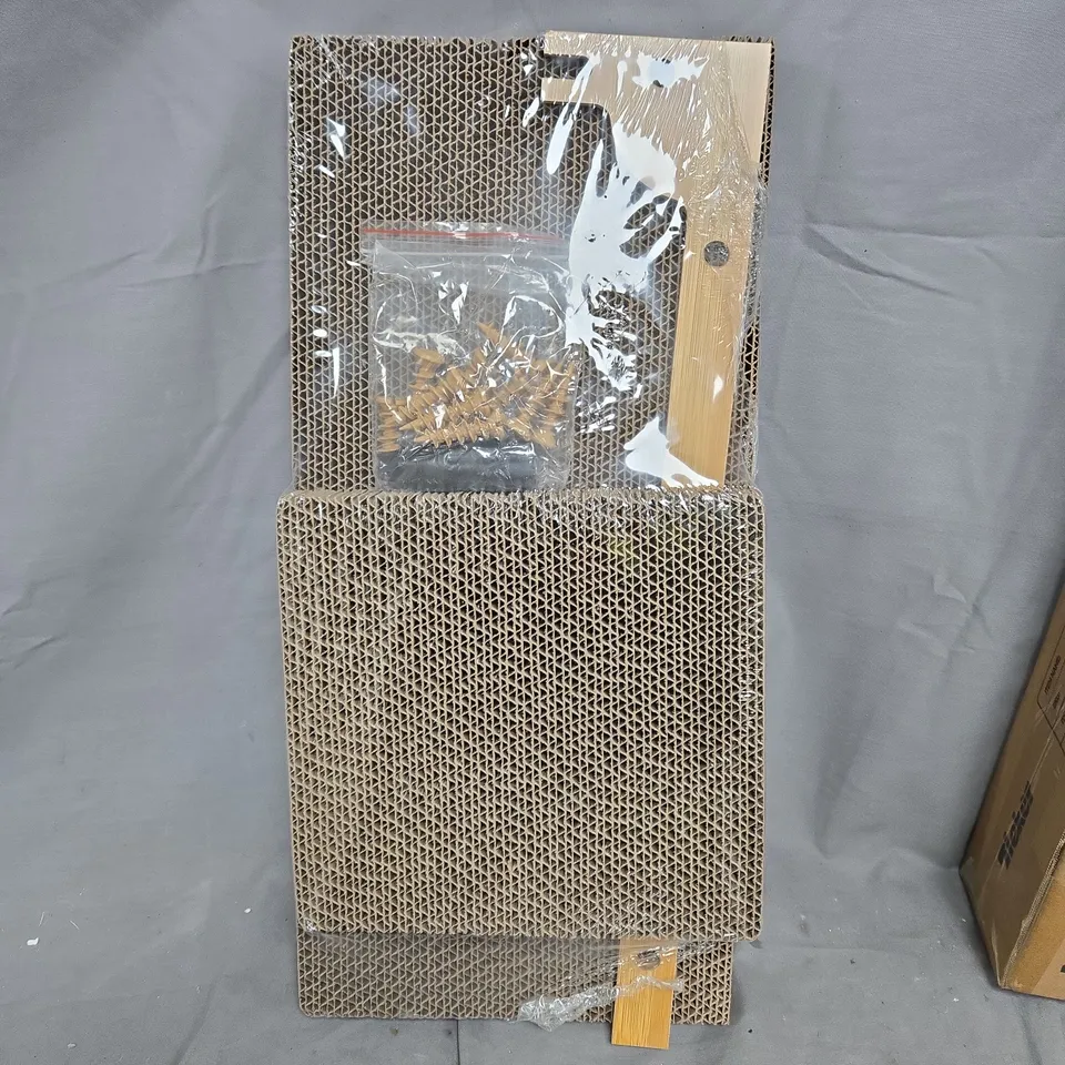 BOXED TIEKER CAT SCRATCH BOARD