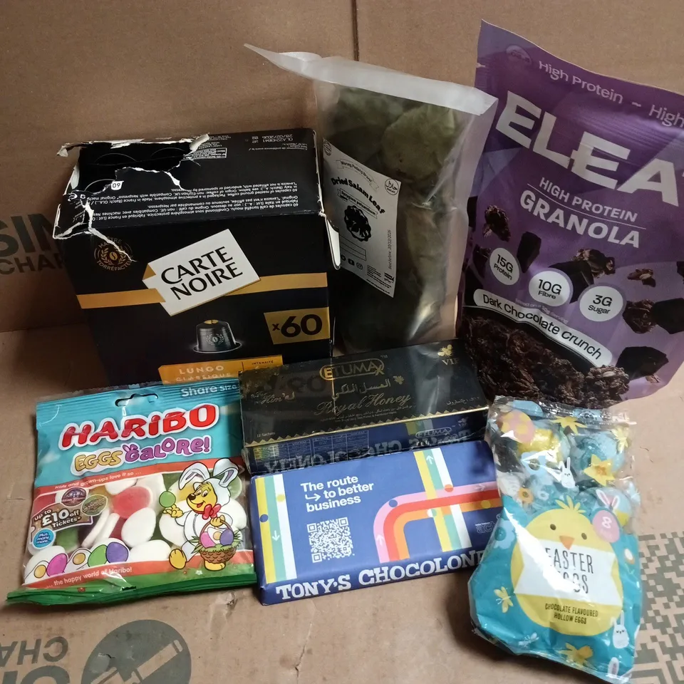APPROXIMATELY 12 ASSORTED FOOD & DRINK ITEMS TO INCLUDE ELEAT HIGH PROTEIN GRANOLA, CARTENOIRE PODS, MINI EASTER EGGS, ETC - COLLECTION ONLY