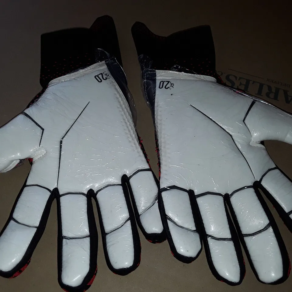 ADIDAS PREDATOR GOAL KEEPER GLOVES