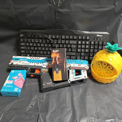 APPROXIMATELY 15 ASSORTED TRUST WIRED KEYBOARD, JLAB EARBUDS, BUSH PERSONAL FM RADIO, ETC