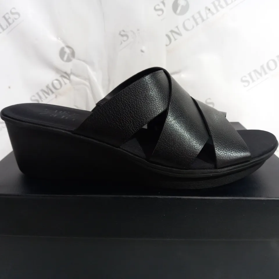 BOXED NATURALIZER HIGH HEELED OPEN TOE RIPPLE SHOES - SIZE 7
