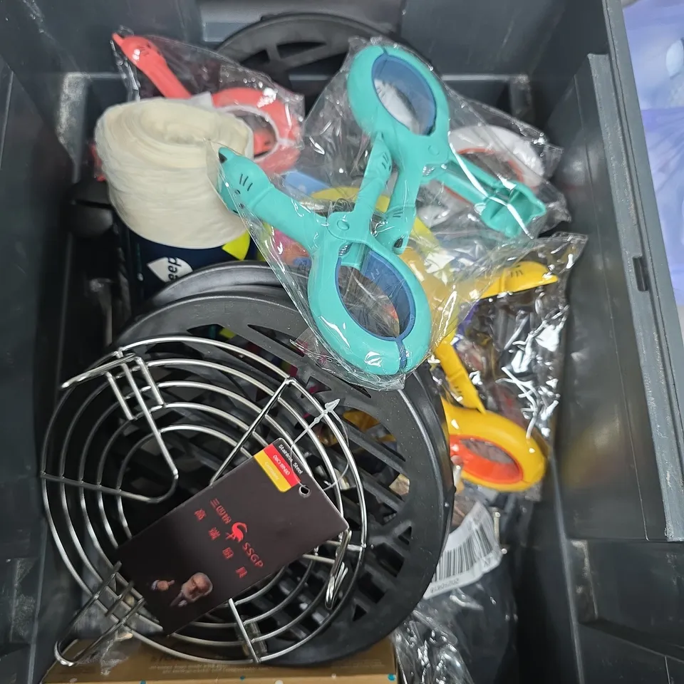 BOX OF ASSORTED ITEMS TO INCLUDE - PAINTS - GOLF BALLS - RAD KEYS 