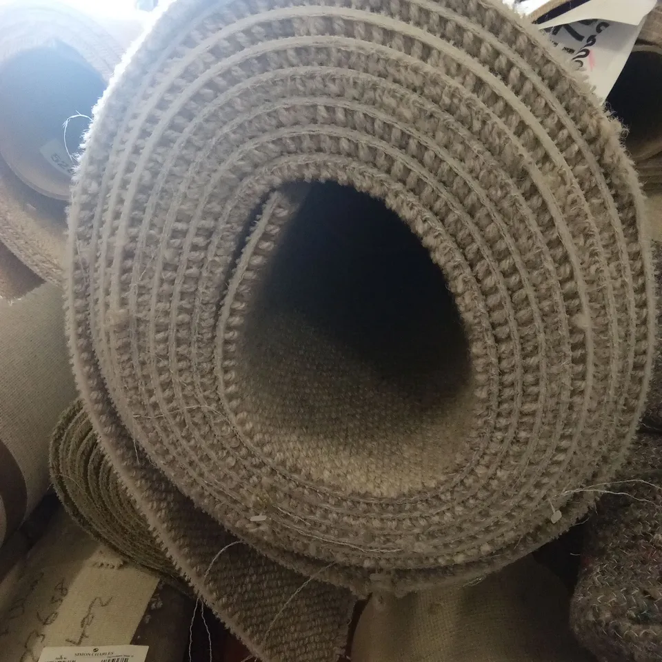 ROLL OF QUALITY BEACHCOMBER SHINGLE CARPET // APPROX SIZE: 6.46 x 5m