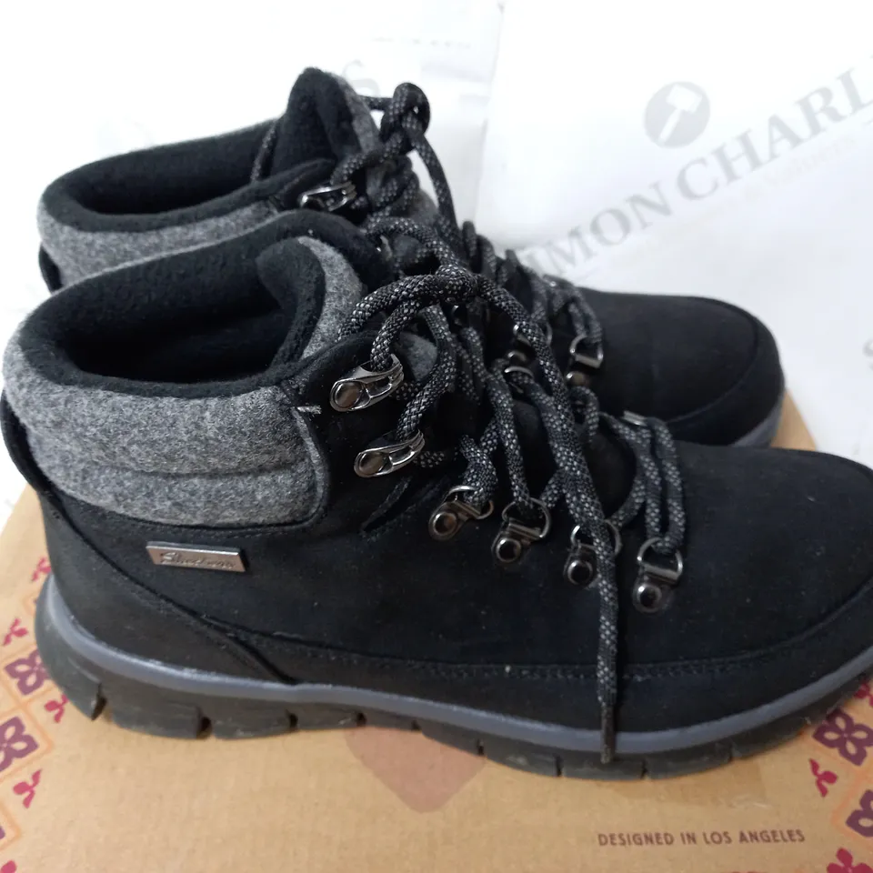 UNBOXED SKECHERS SYNERGY WARM TECH BOOTS, BLACK - SIZE 5