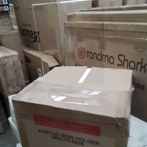 BOX CONTAINING 10 ACRYLIC SIGN/MENU HOLDER