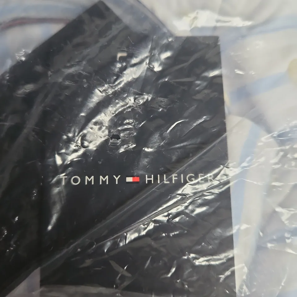 TOMMY HILFIGER FLEX POPLIN SHORT-SLEEVE SHIRT – SWEET BLUE / OPTIC WHITE – SIZE L