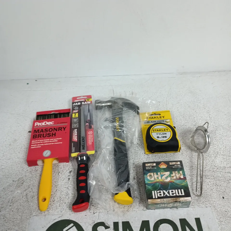 APPROXIMATELY 20 ASSORTED ITEMS INCLUDING A SMALL SIEVE, MAXELL NF2HD MICRO FLOPPY DISK AND A STANLEY TAPE MEASURE