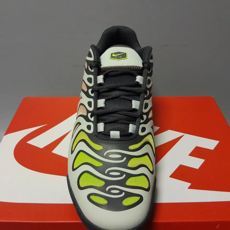 BOXED PAIR OF NIKE AIR MAX PLUS DRIFT TRAINERS IN LIGHT SILVER/VOLT - UK 10