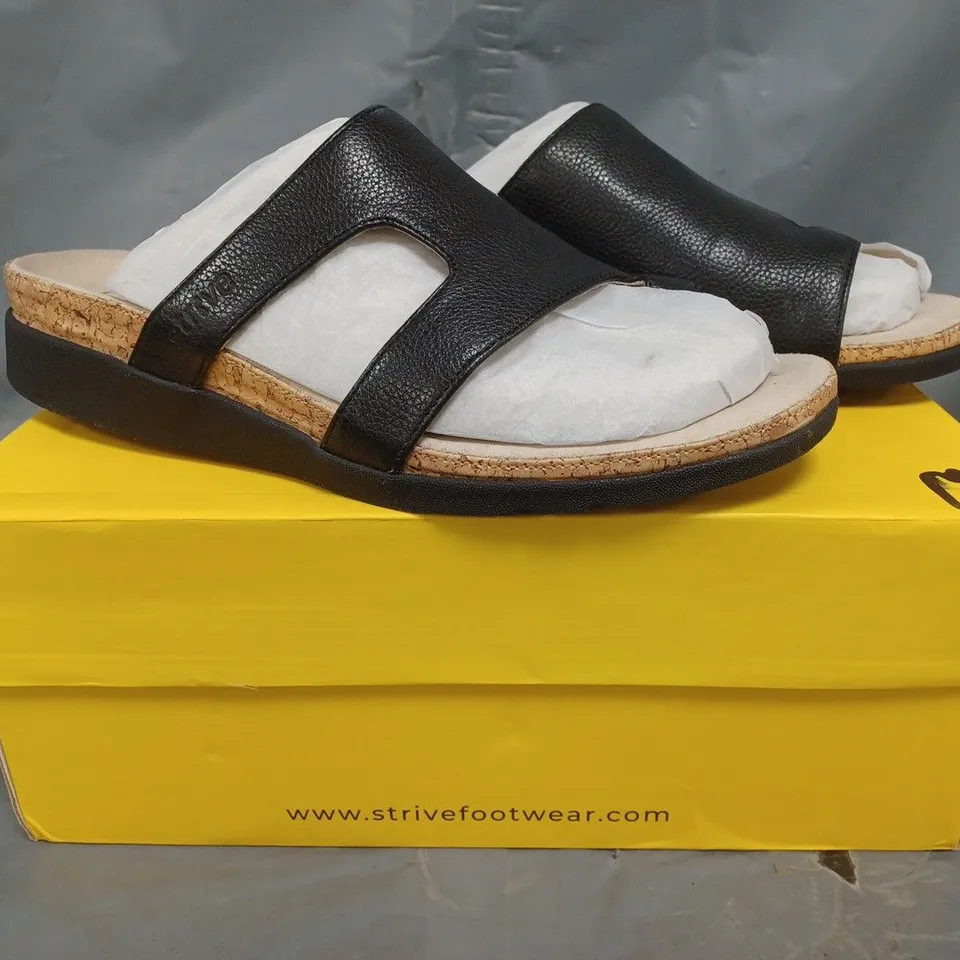 BOXED PAIR OF STRIVE SANDALS IN BLACK SIZE 7