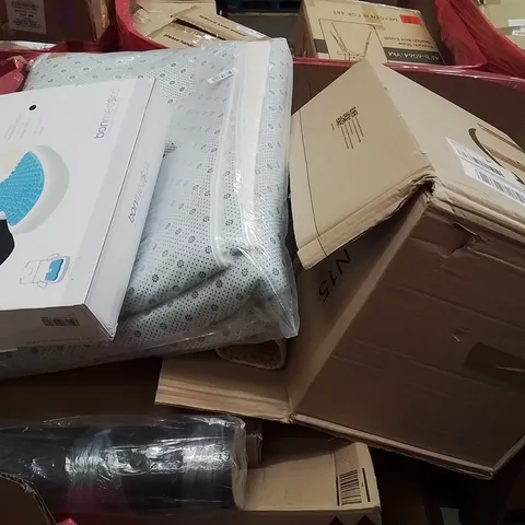 PALLET CONTAINING VARIOUS ASSORTED BOXED HOUSEHOLD ITEMS TO INCLUDE: DOOR MATS, LARGE THROW, SHOE RACKS, SEAT CUSHION FOR PRESSURE MANAGEMENT AND LOTS MORE UNMARKED BOXED ITEMS 