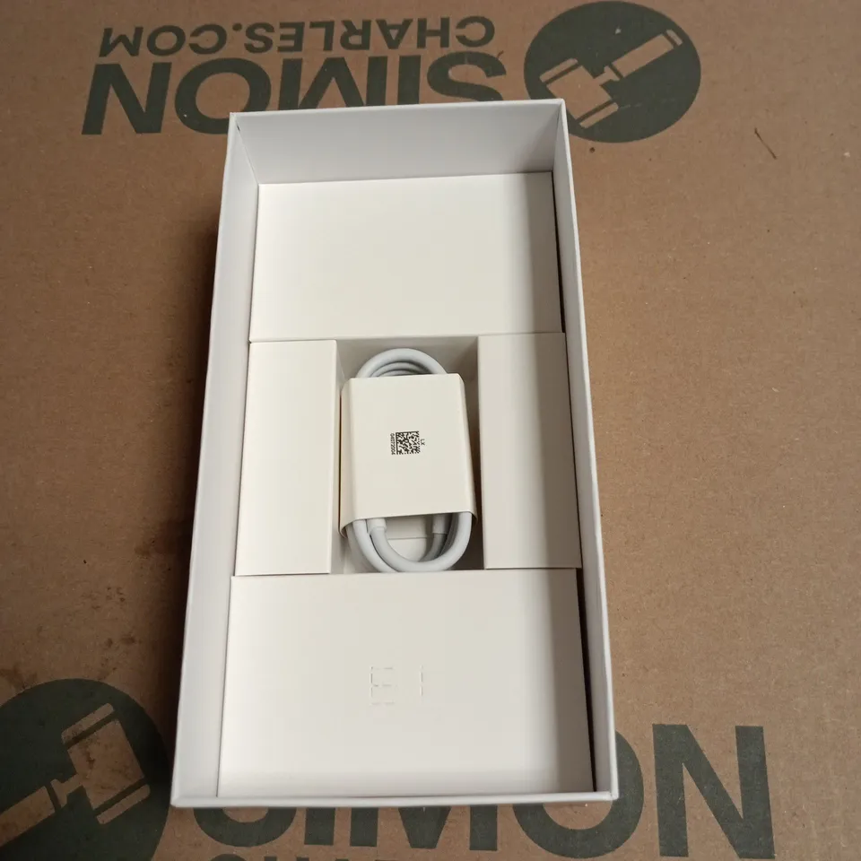 HONOR 90 SMARTPHONE BOXED WITH CABLE