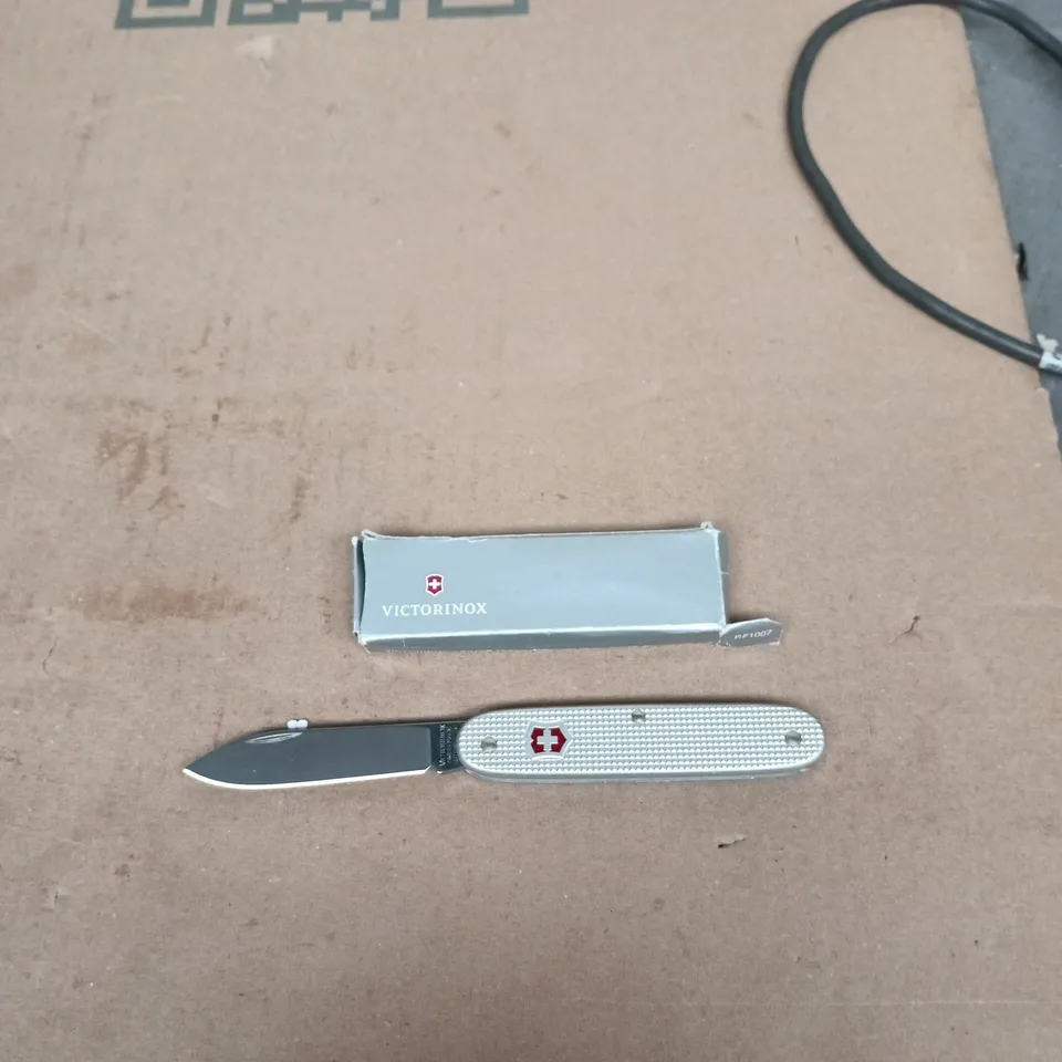 VICTORINOX FOLDING KNIFE – SILVER TEXTURED HANDLE WITH RED SHIELD, BOXED 