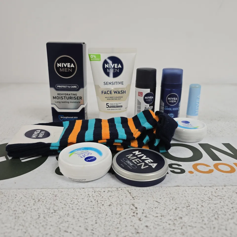 NIVEA SET OF 8 ITEMS TO INCLUDE MOISTURISER, SOCKS, FACE WASH ETC