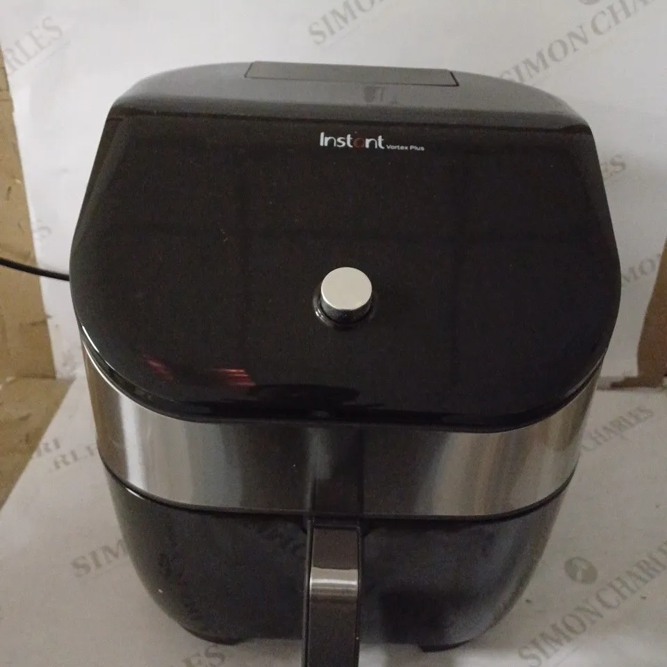 INSTANT VORTEX PLUS WITH CLEARCOOK DIGITAL HEALTH AIR FRYER