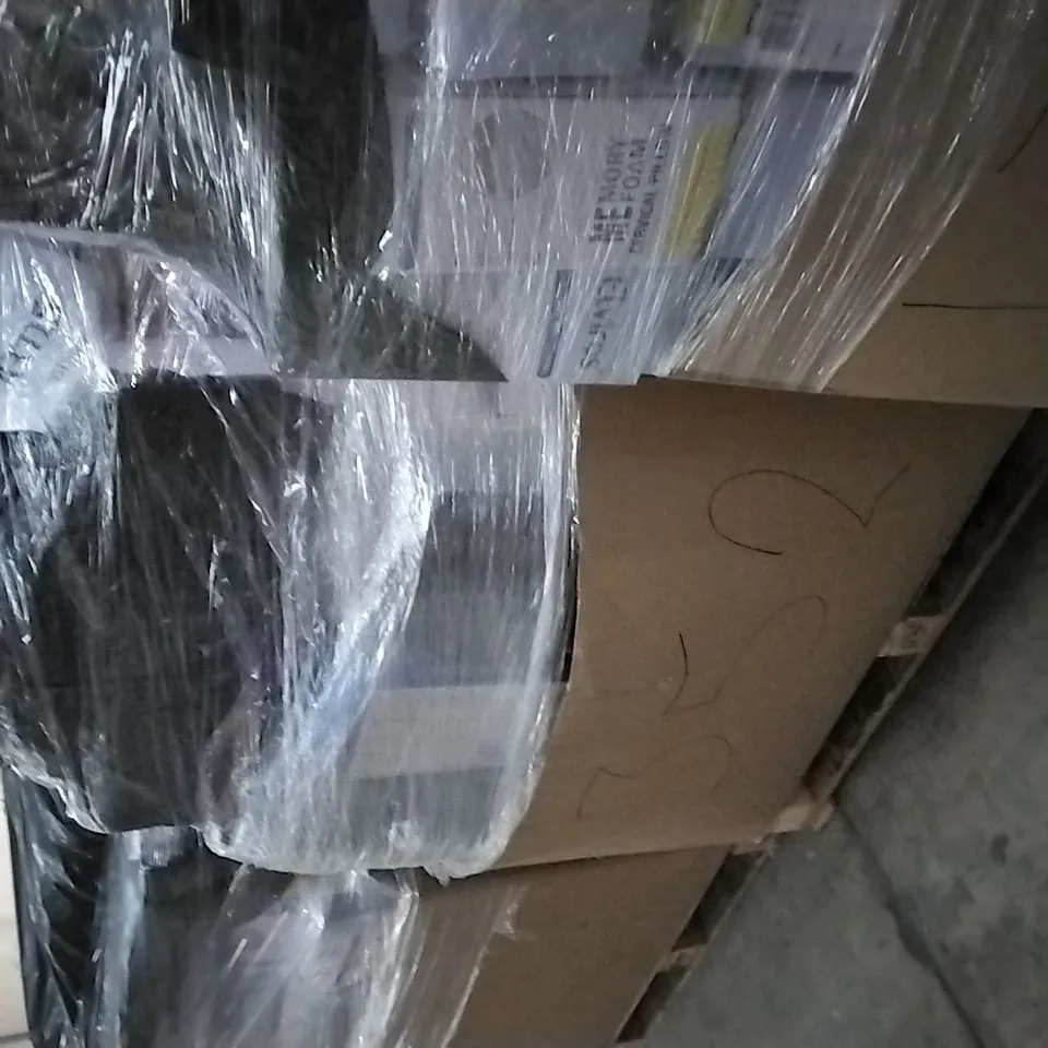 PALLET OF ASSORTED ITEMS INCLUDING PILLOW CUBE, SOLEDI MEMORY FOAM PILLOW, MATTRESS TOPPER, ANALIN PURE COTTON COVER-BOX PILLOW