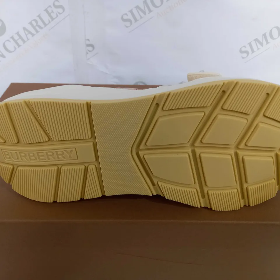 BOXED PAIR OF BURBERRY LONDON LOW TOP SNEAKERS IN VANILLA/CHECK - UK 4