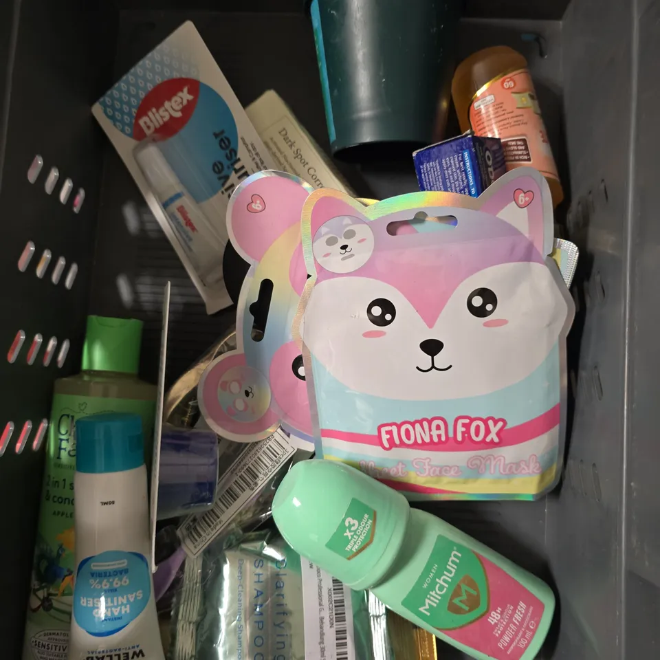 APPROXIMATEY 20 ASSORTED HEALTH AND BEAUTY PRODUCTS TO INCLUDE - WILD DEODORANT - DERMATICA CARING SQUALENE CLEANSER - PREPPY JELLY WASH - ETC