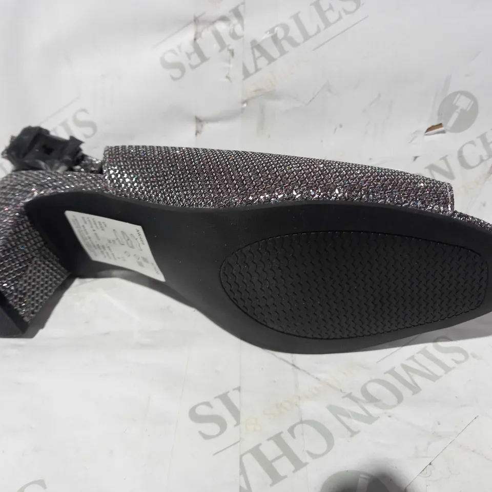 BOXED PAIR OF DESIGNER PEWTER SLINGBACK HEELS WITH SPARKLE/GLITTER EFFECT EU SIZE 39