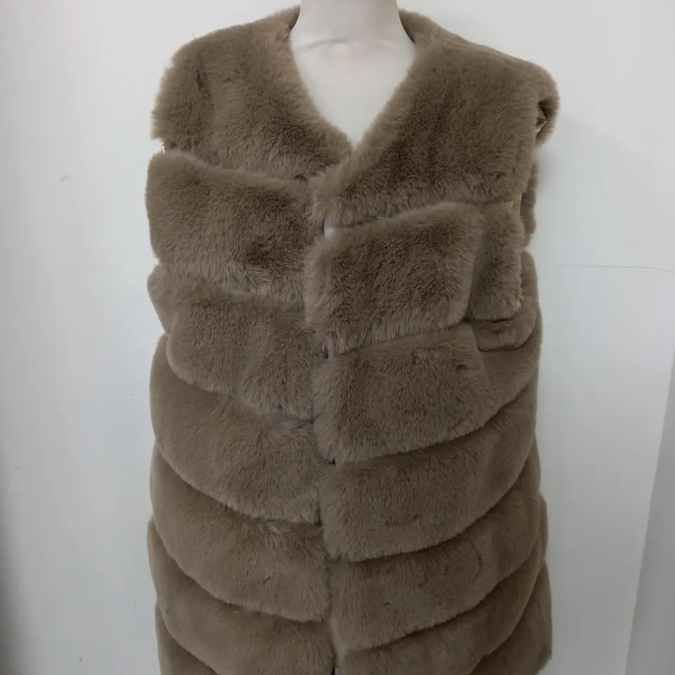 UNBRANDED FAUX FUR BODY WARMER- SIZE UNSPECIFIED 